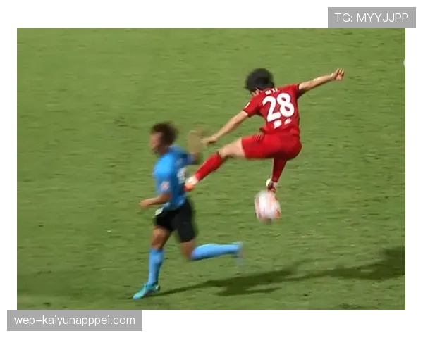 足球违规换人的判罚标准及裁判如何处理换人违规行为