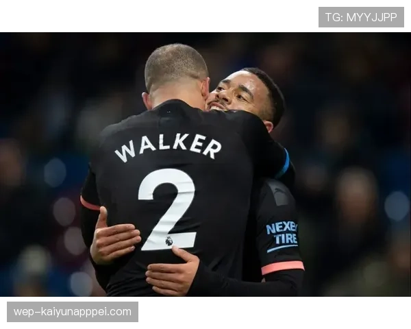 “热刺崩盘警报拉响，争冠梦碎下战术隐患曝光，球队重建何时迎刃而解？”