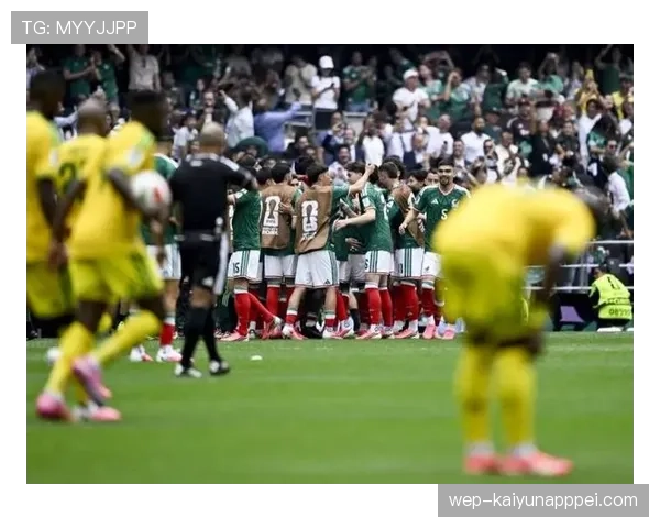 墨西哥2-0南非开门红，希门尼斯带动东道主气势